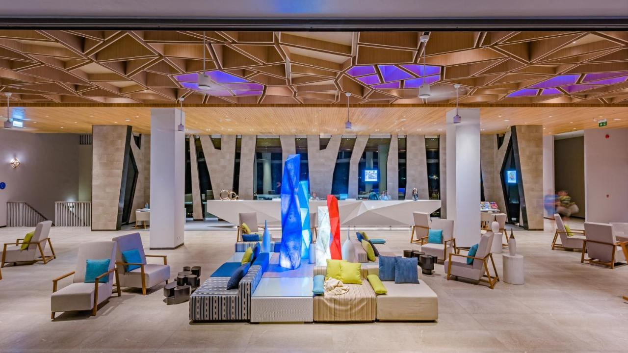 Oceanfront Beach Resort - Sha Extra Plus Patong المظهر الخارجي الصورة Lobby