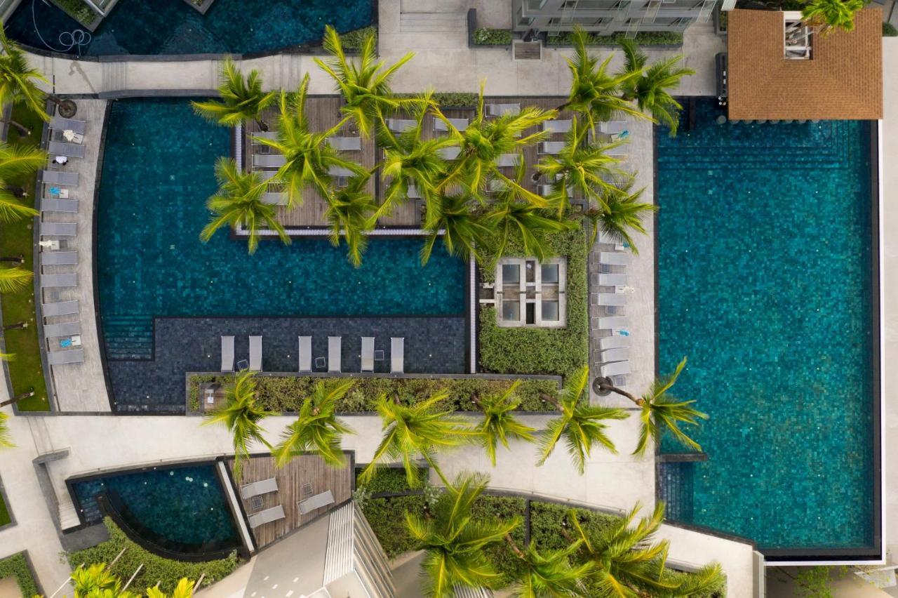 Oceanfront Beach Resort - Sha Extra Plus Patong المظهر الخارجي الصورة Aerial view of the pool at the hotel