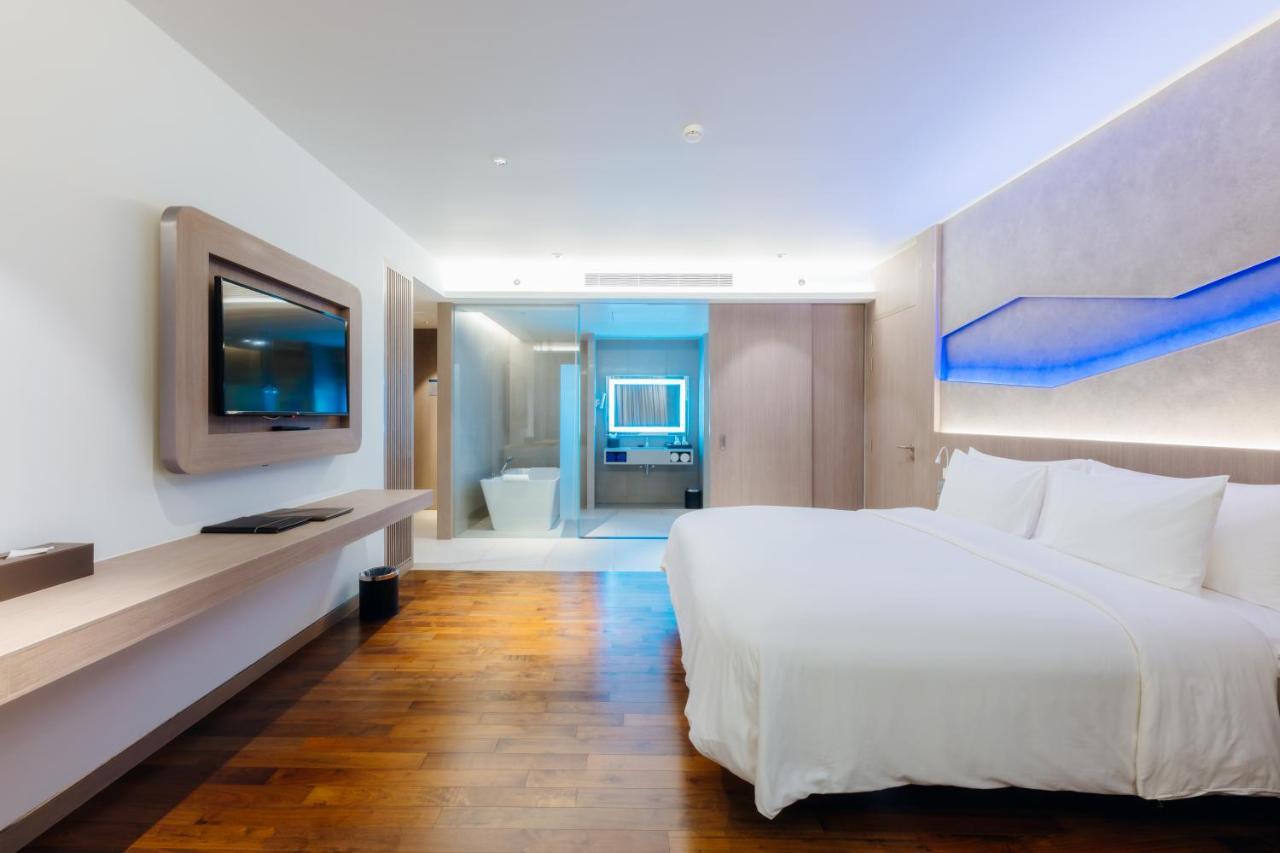 Oceanfront Beach Resort - Sha Extra Plus Patong الغرفة الصورة