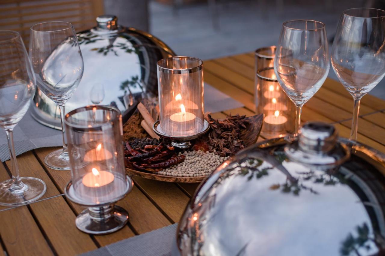 Oceanfront Beach Resort - Sha Extra Plus Patong المظهر الخارجي الصورة A table set for Shabbat
