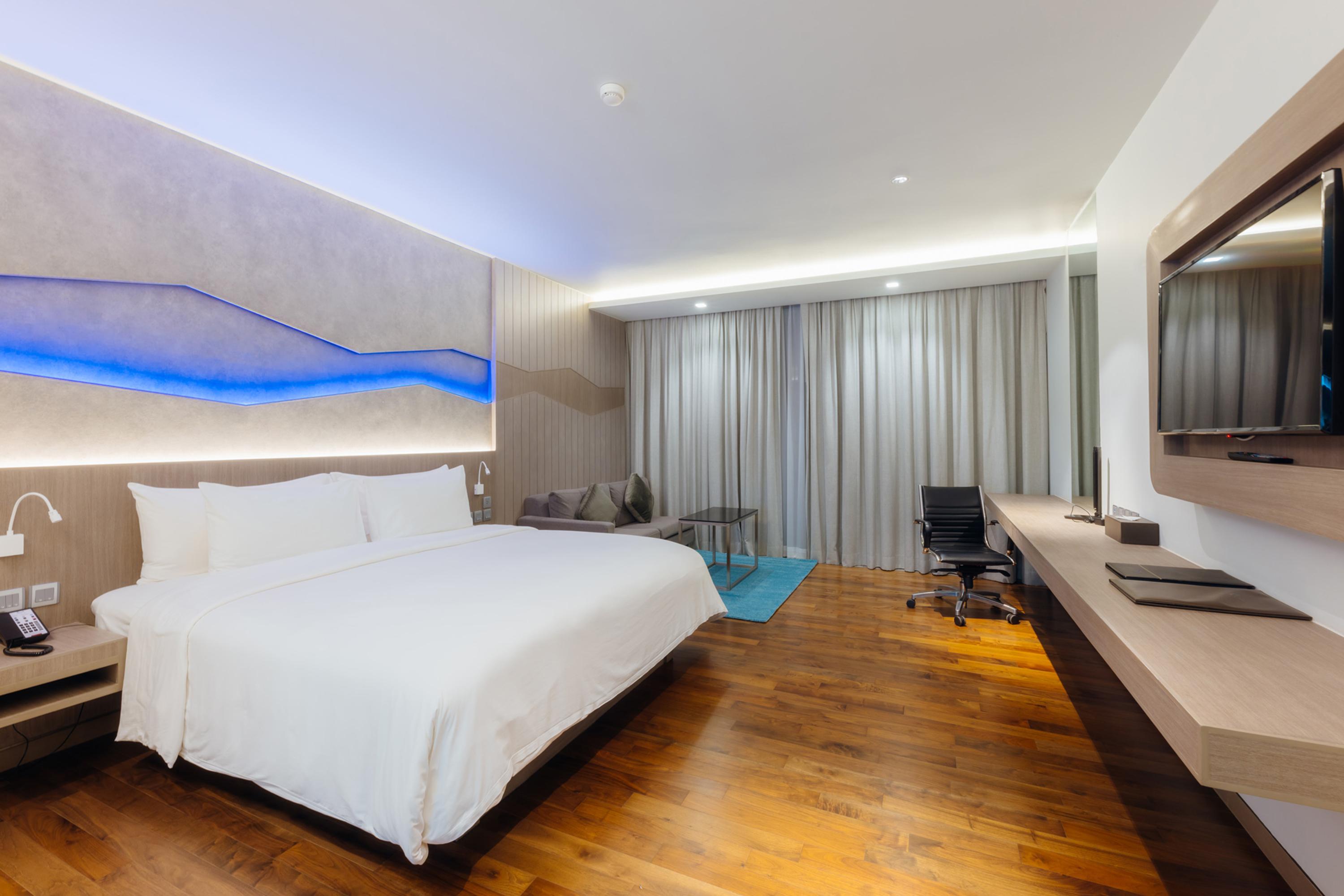 Oceanfront Beach Resort - Sha Extra Plus Patong المظهر الخارجي الصورة Deluxe Room