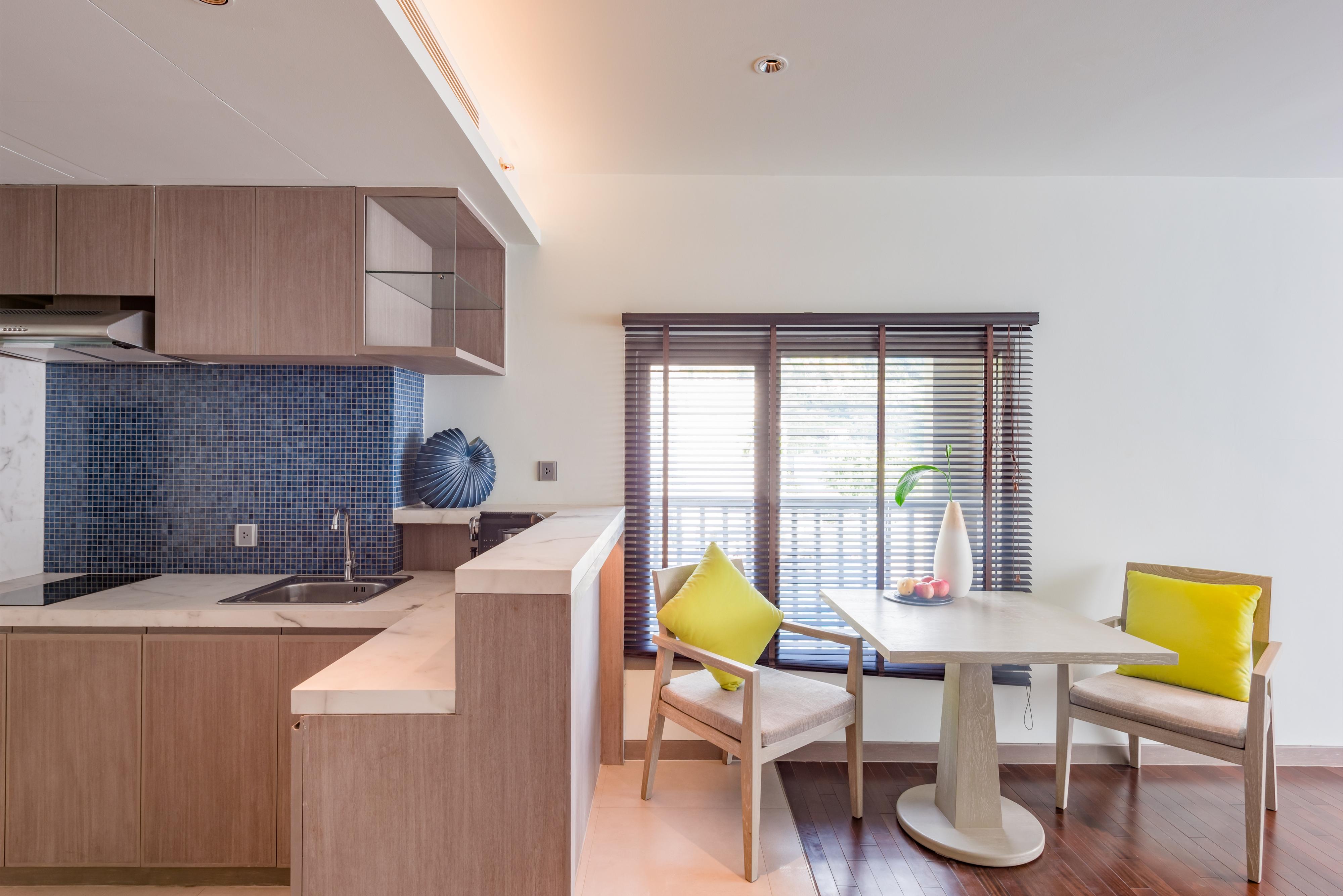Oceanfront Beach Resort - Sha Extra Plus Patong المظهر الخارجي الصورة A kitchen in a serviced apartment in Hong Kong