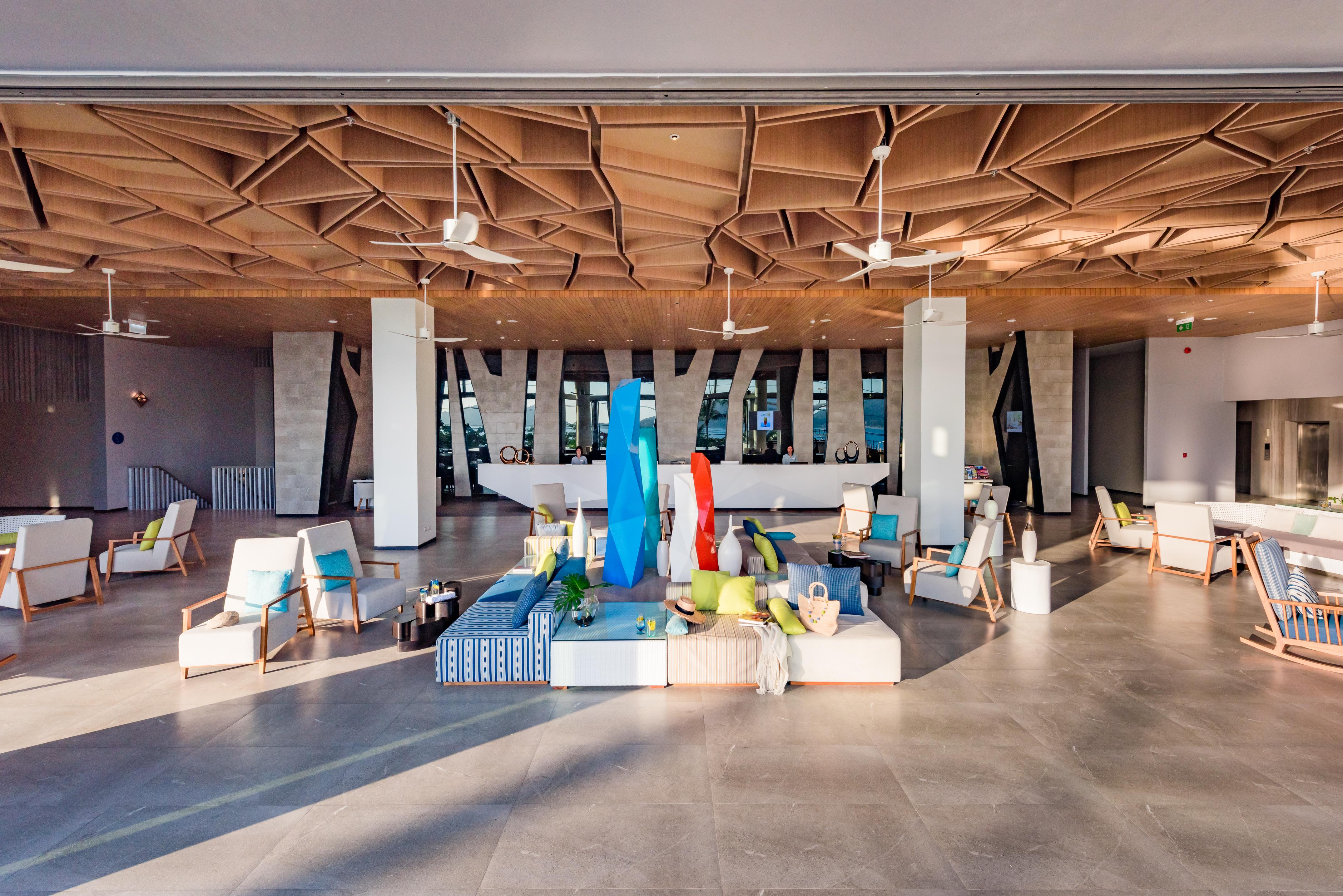 Oceanfront Beach Resort - Sha Extra Plus Patong المظهر الخارجي الصورة The lobby of the new building