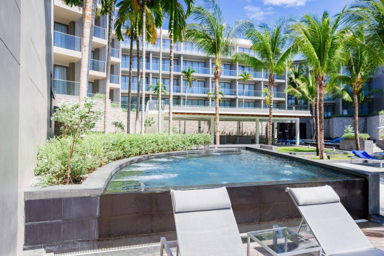 Oceanfront Beach Resort - Sha Extra Plus Patong المظهر الخارجي الصورة The pool at the Hilton