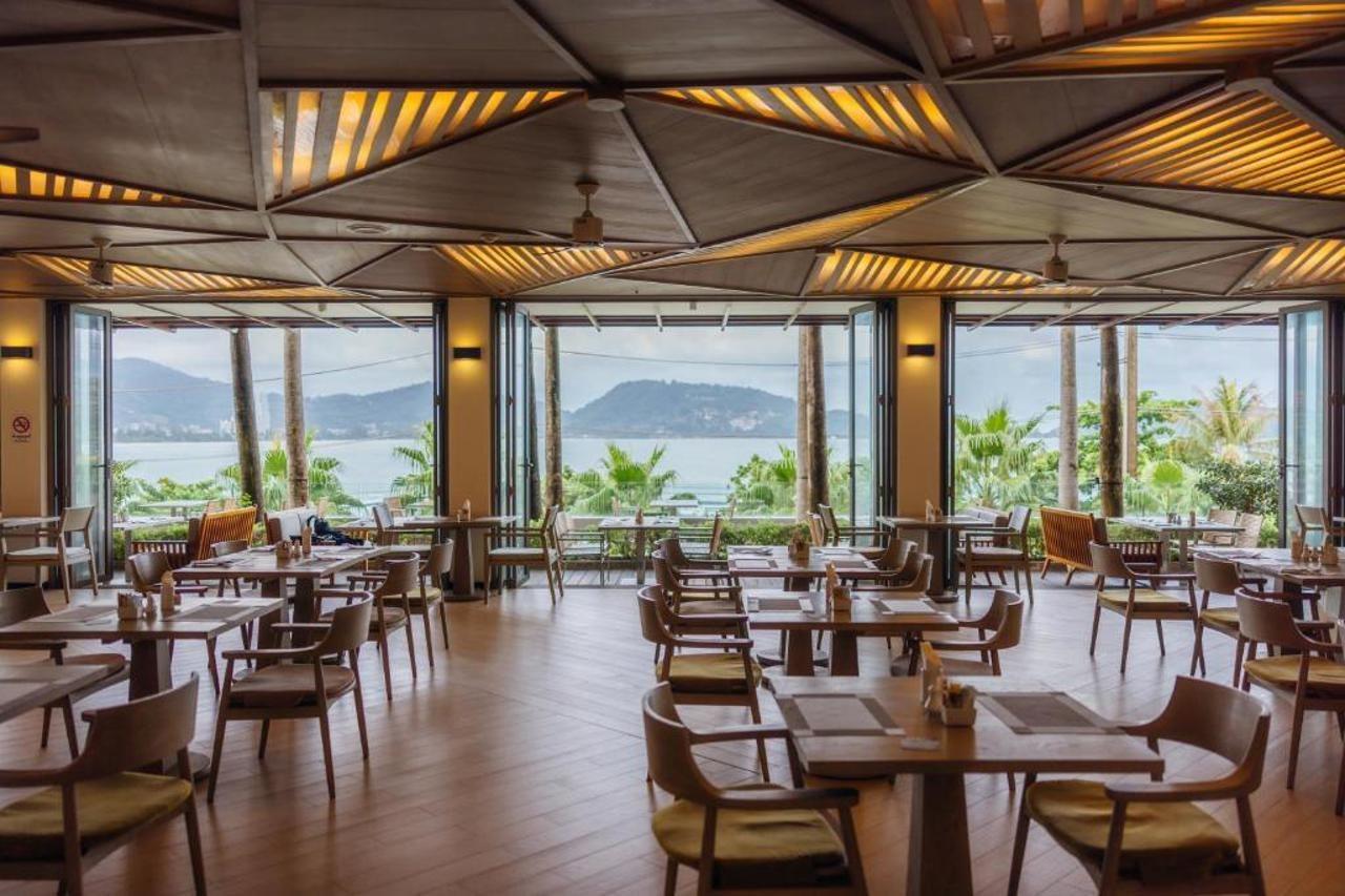 Oceanfront Beach Resort - Sha Extra Plus Patong المظهر الخارجي الصورة The Deck