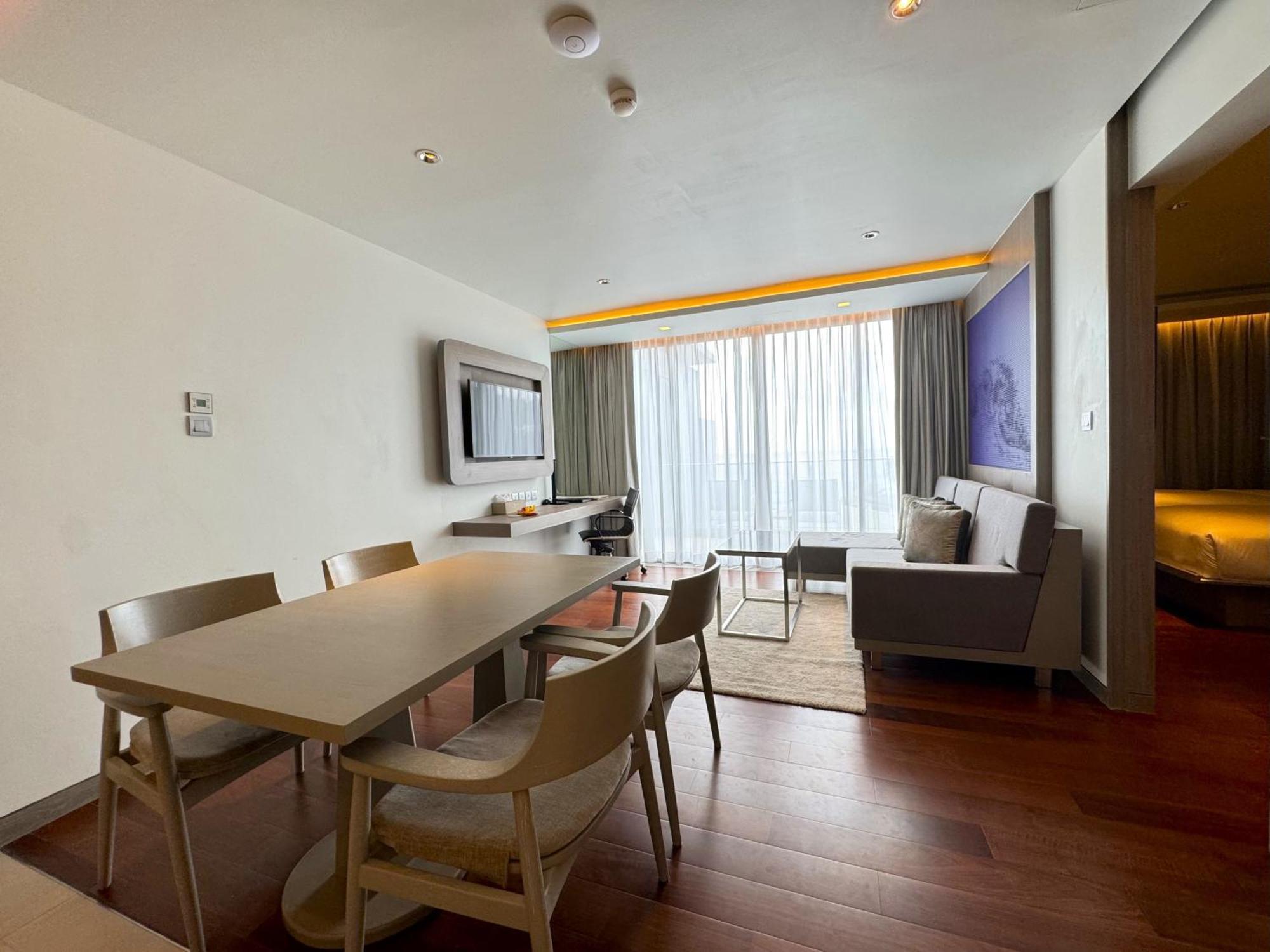 Oceanfront Beach Resort - Sha Extra Plus Patong الغرفة الصورة A suite at the hotel
