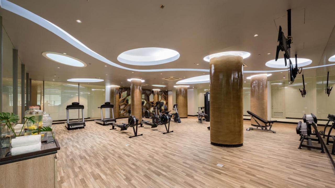 Oceanfront Beach Resort - Sha Extra Plus Patong المظهر الخارجي الصورة The gym at the Ritz-Carlton, DIFC